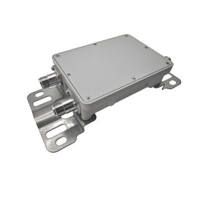 Combinador de Bandas de Dos Vías EP-COMB-2B / Rango de Frecuencia 698-960 MHz y 1710-2700 MHz / Bajo PIM / Alta Rechazo Fuera de Banda / Potencia Continua 300 W / Pico 800 W / Conectores N Hembra / IP40