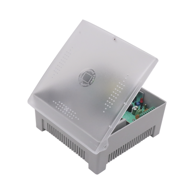 Fuente de Poder con Gabinete de 4 Salidas de 11 – 15 Vcc / 5 Amper /  Voltaje de Entrada: 96 – 264 Vca / Soporta Protección contra Sobrecorriente de Salida, Protección contra Cortocircuito / Led Indicador