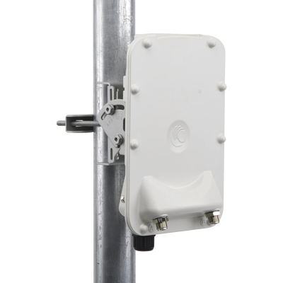 PTP-550 Hasta 1.36 GBps / 4910 – 6200 MHz / 802.11 AC Wave 2 MU-MIMO 4: 4×4 / BackHaul Conectorizado / Ideal para distancias de +80 km (C050055H014A)